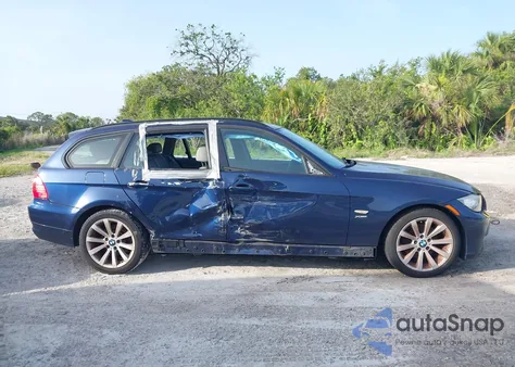 2011 BMW 328I xDrive z USA, uszkodzony, nr VIN WBAUU3C50BA542420